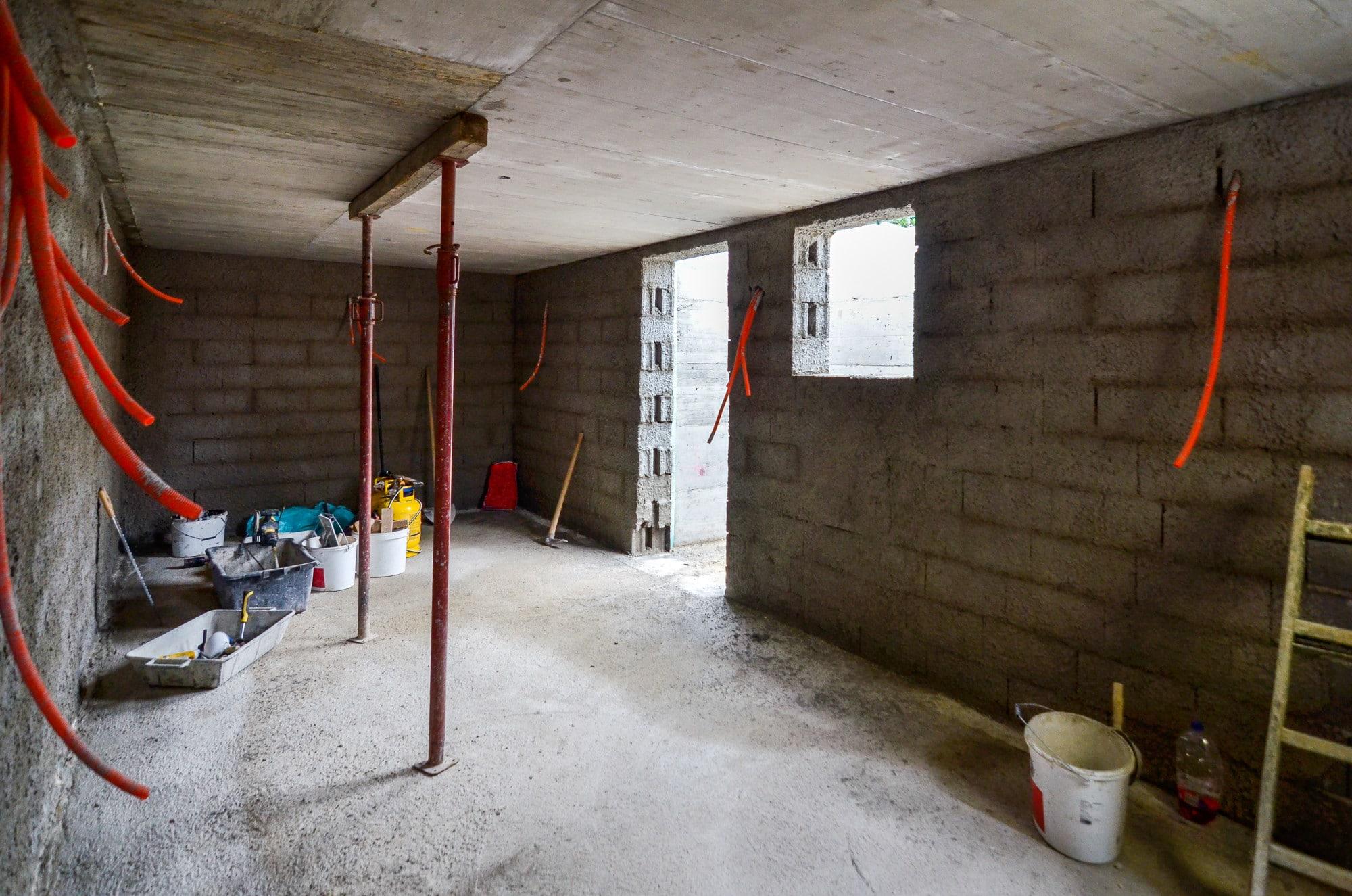 8 Signs You Should Hire a Basement Waterproofing Service