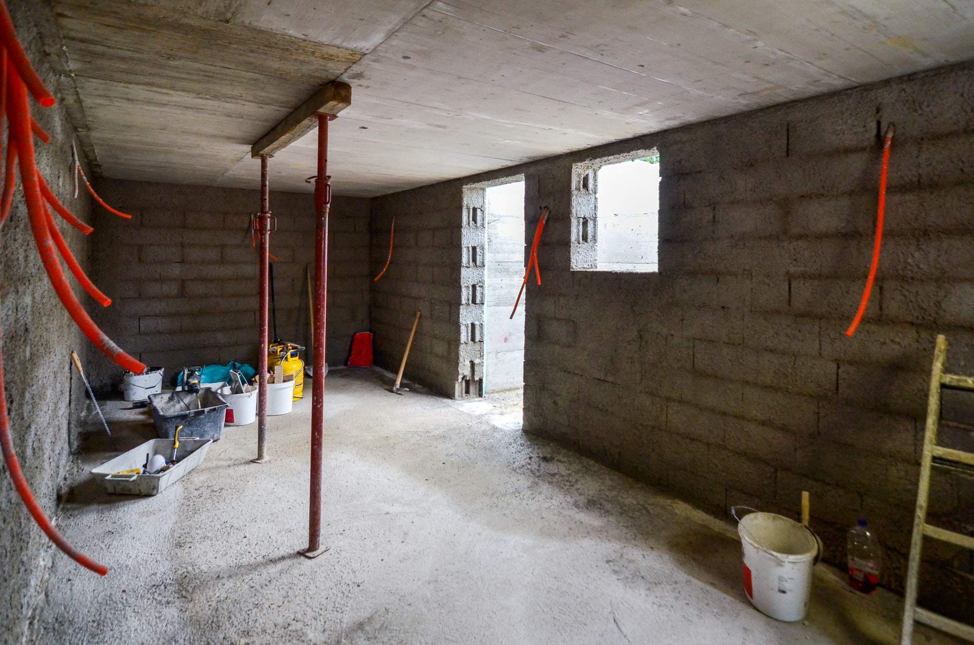 8 Signs You Should Hire a Basement Waterproofing Service
